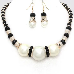 iLLASPARKZ Graduated Pearl Necklace