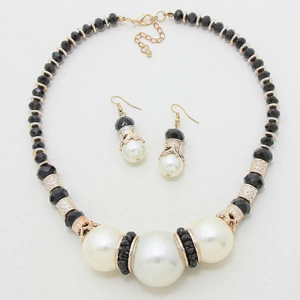 iLLASPARKZ Graduated Pearl Necklace