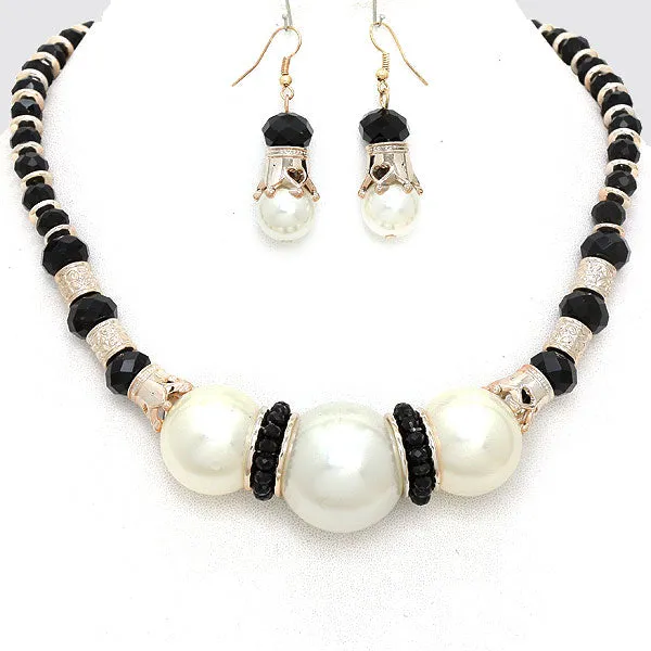 iLLASPARKZ Graduated Pearl Necklace