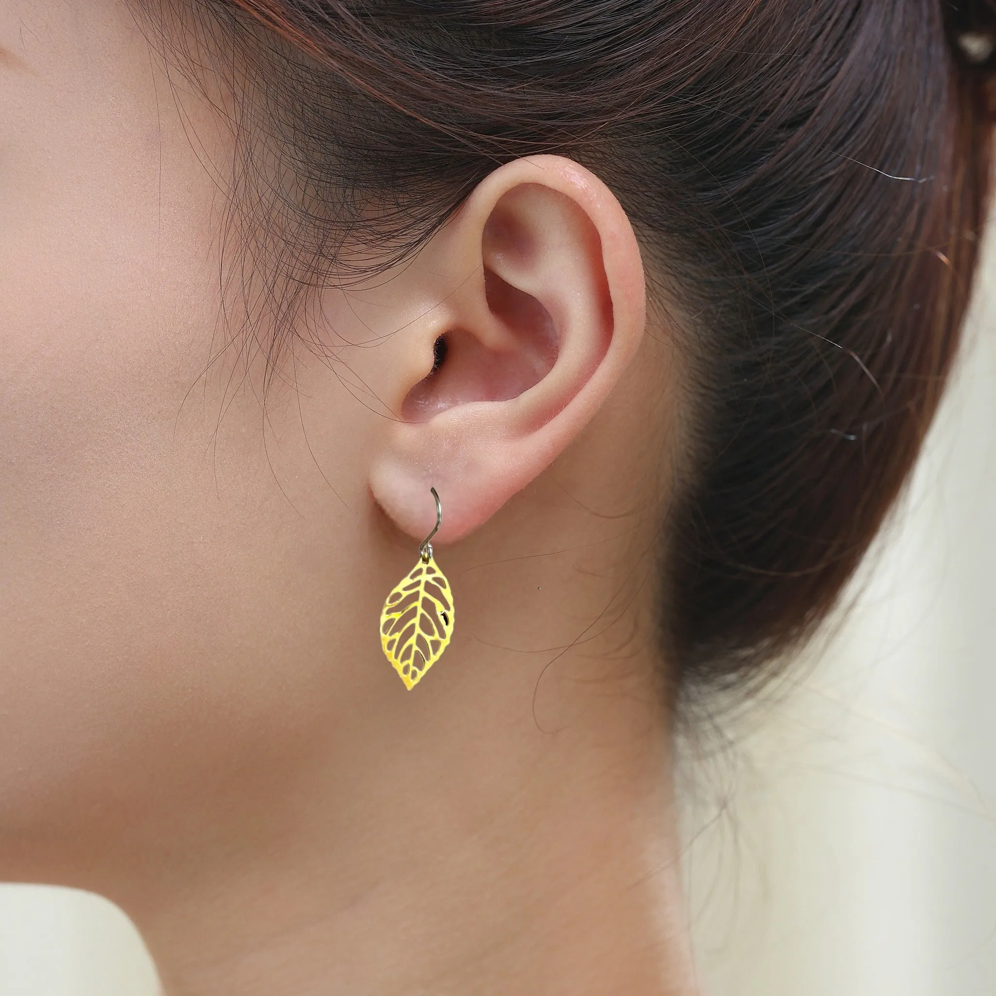 Mini golden leaf earring