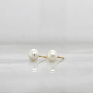 Pearla Studs